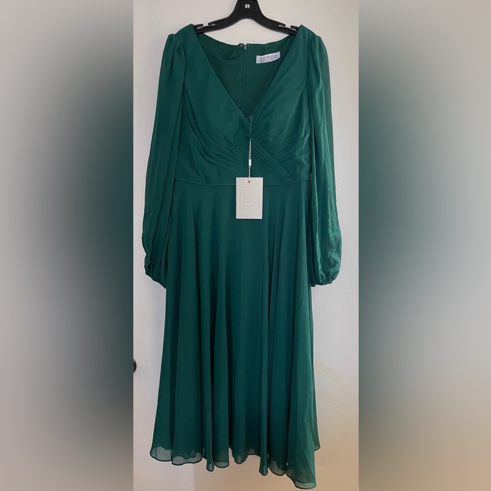 Mac Duggal Long Sleeve Chiffon Dress brand new with tag Color: Emerald size 14W - Picture 4 of 11